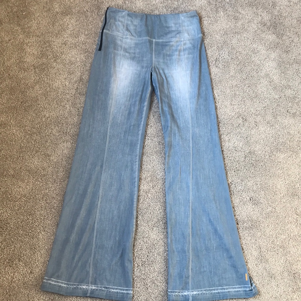 Lucy Indigo Flared High Rise Pants Size M